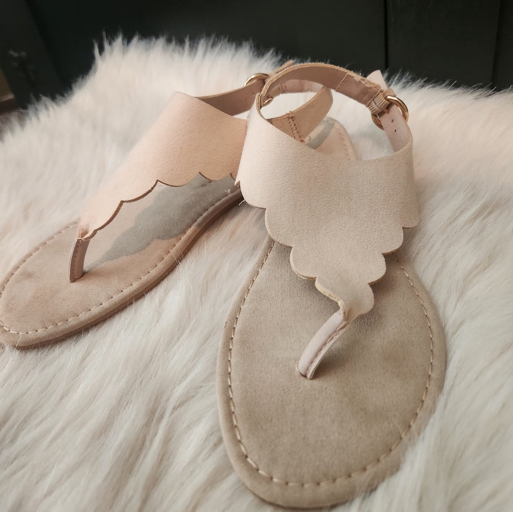 Women's Cream Scalloped Sandals Size~6 - Picture 2 of 8